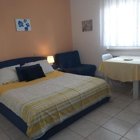 Beach Apartments Nemira Omiš Exteriör bild
