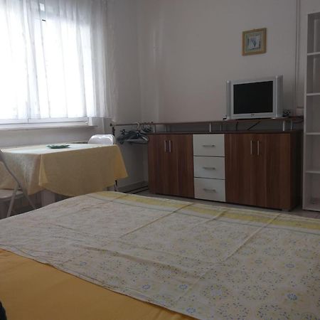 Beach Apartments Nemira Omiš Exteriör bild