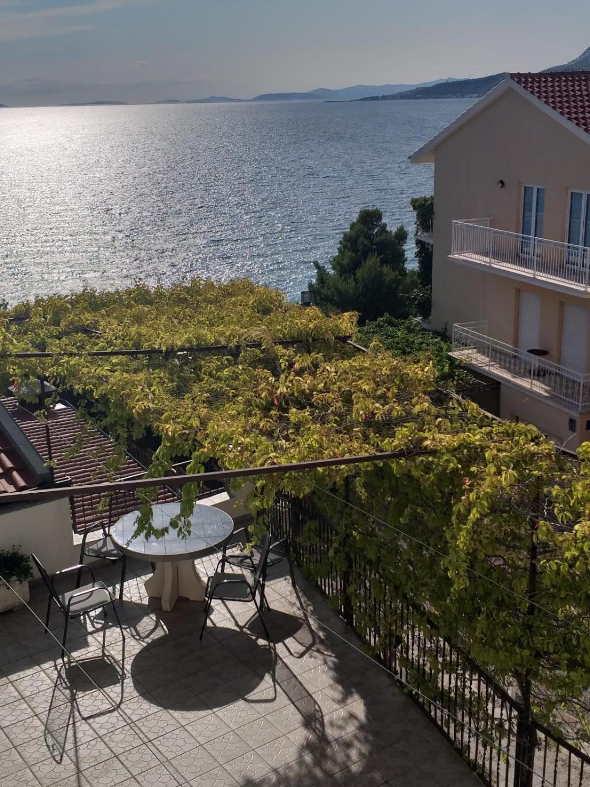 Beach Apartments Nemira Omiš Exteriör bild