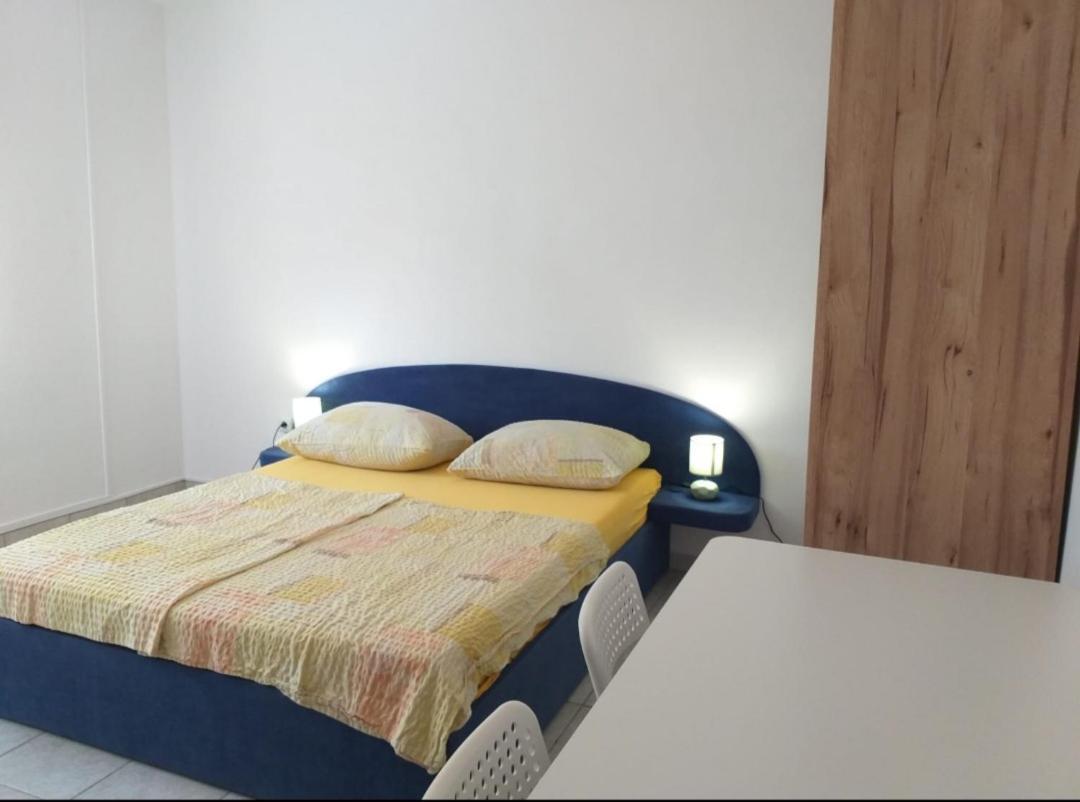 Beach Apartments Nemira Omiš Exteriör bild